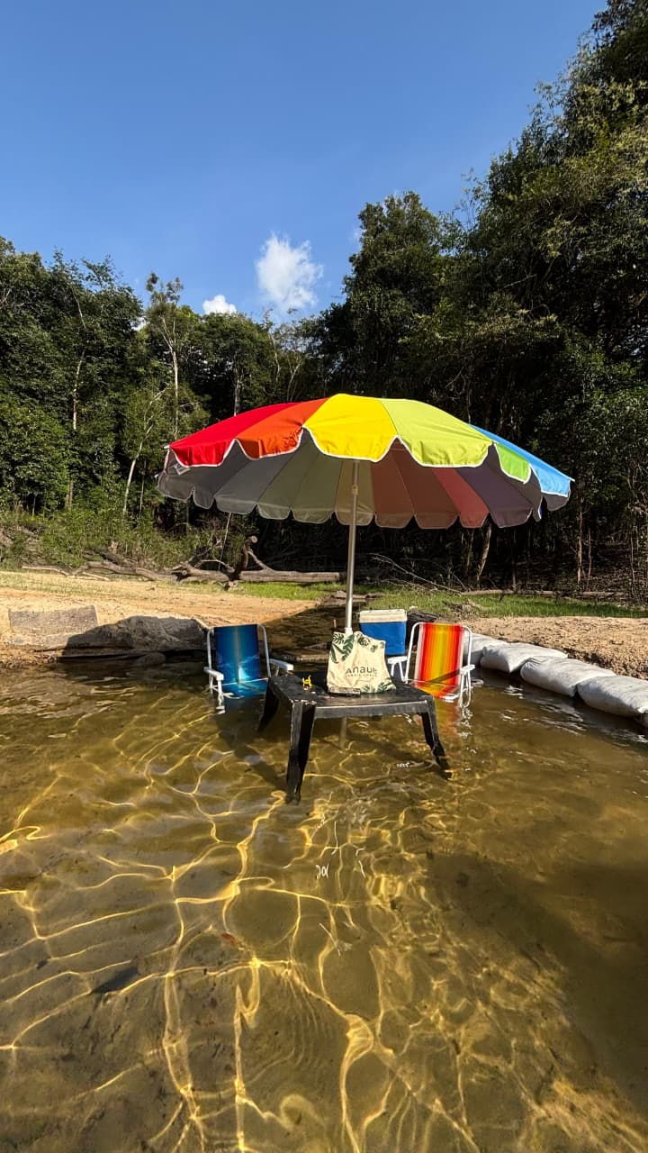 Mesa na Piscina Natural